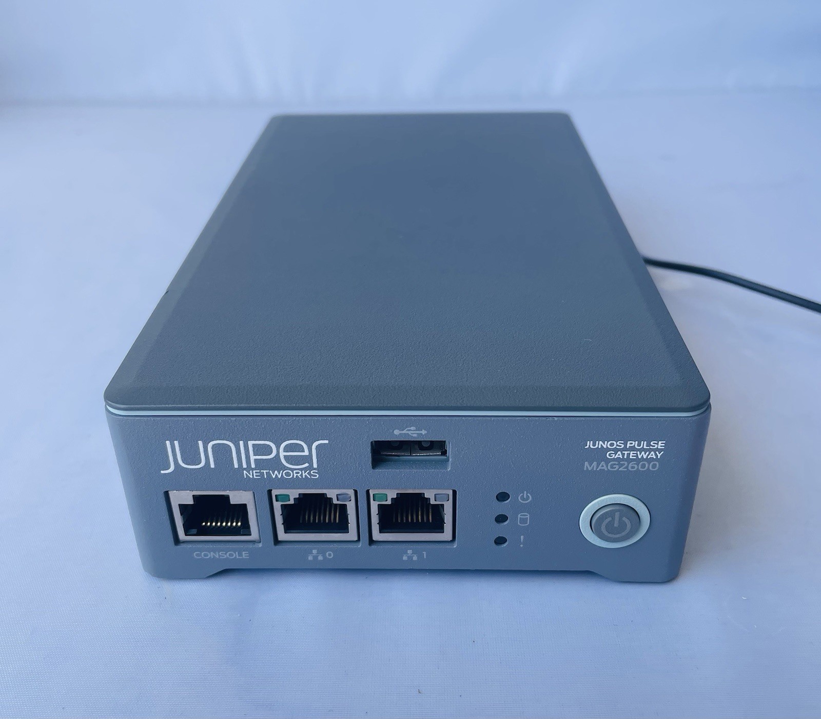Juniper Networks Junos Pulse Gateway MAG2600 VPN Appliance with Power Adapter.