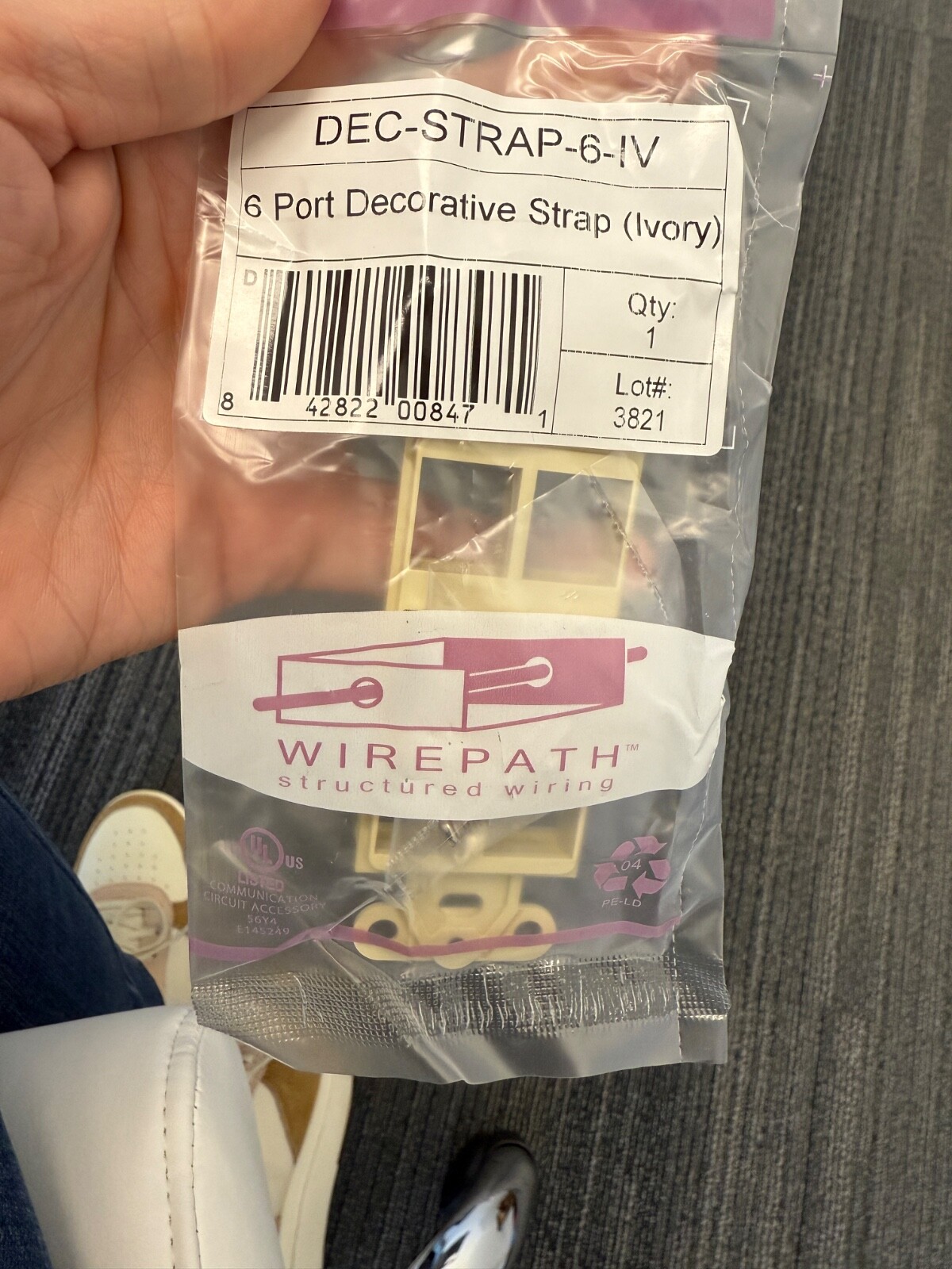 Wirepath 6-Port Decorative Strap (Ivory) DEC-STRAP-6-IV
