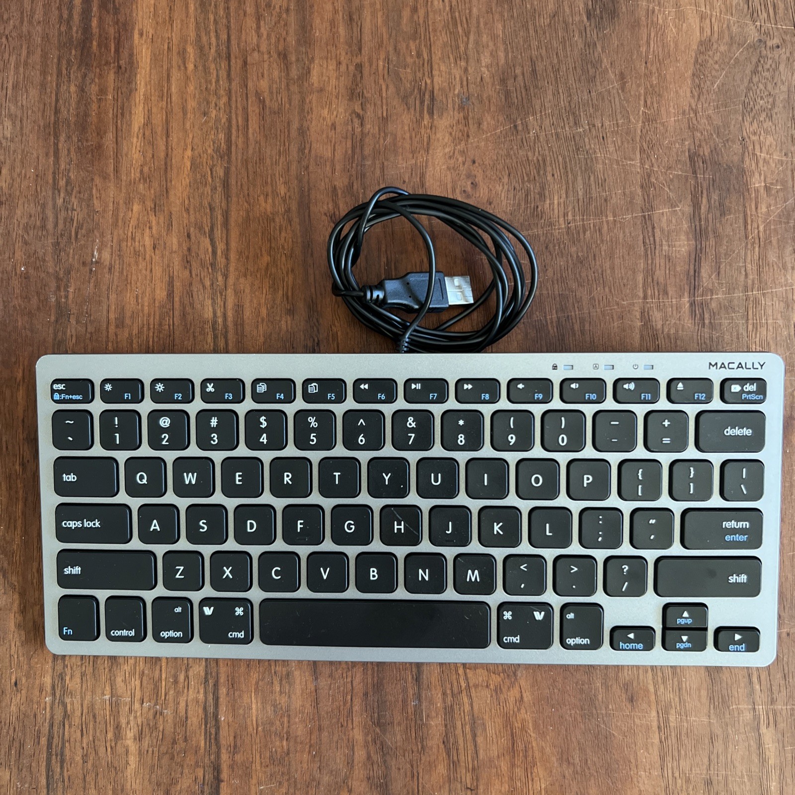 Macally Keyboard Model SlimKeyCSG. TESTED. Working