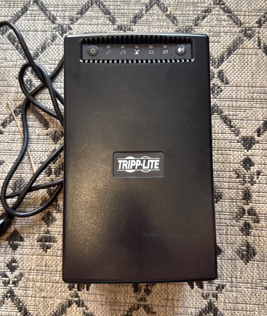 Tripp Lite OMNIVS1500 1500VA Line Interactive UPS Backup 8 Outlets - Used
