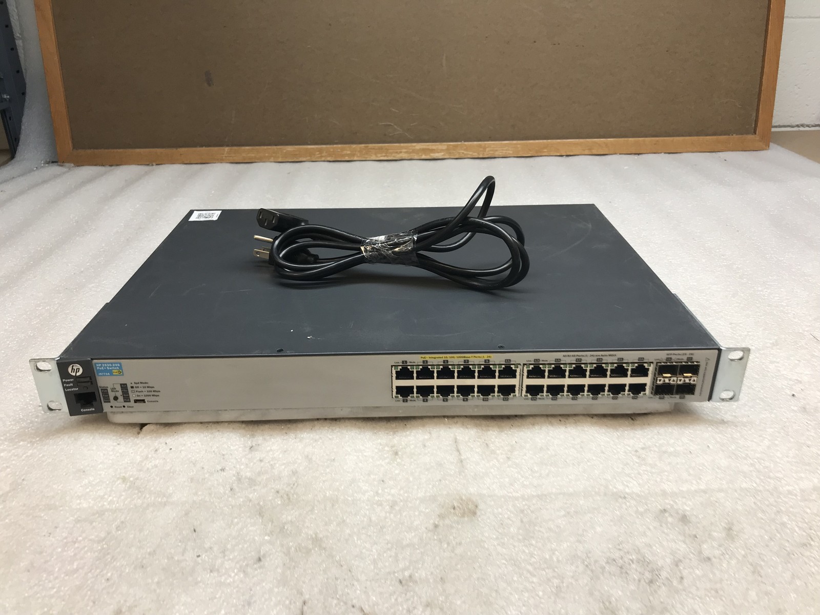 HP Aruba 2530-24G PoE+ J9773A 24-Port Gigabit Network Switch w/ Rack Ears & Cord