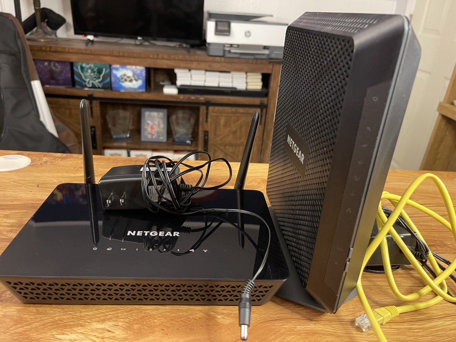 Netgear C7000v2 Nighthawk AC1900 WiFi Cable Modem Router & Netgear R6220 AC1200