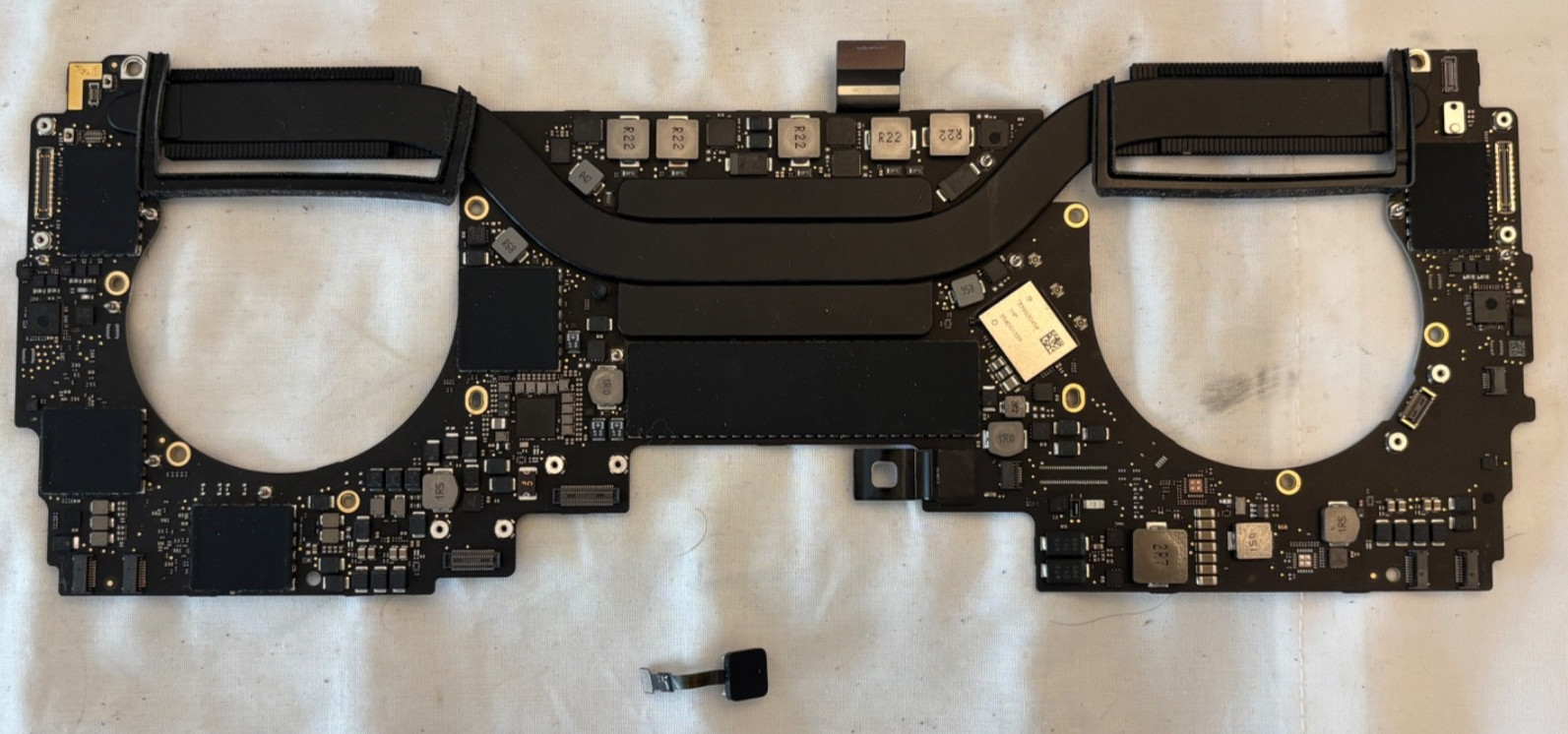 MacBook Pro 13" A1989 Mid 2018 MV962LL i7 2.7GHz 16GB 1TB Logic Board 661-12814