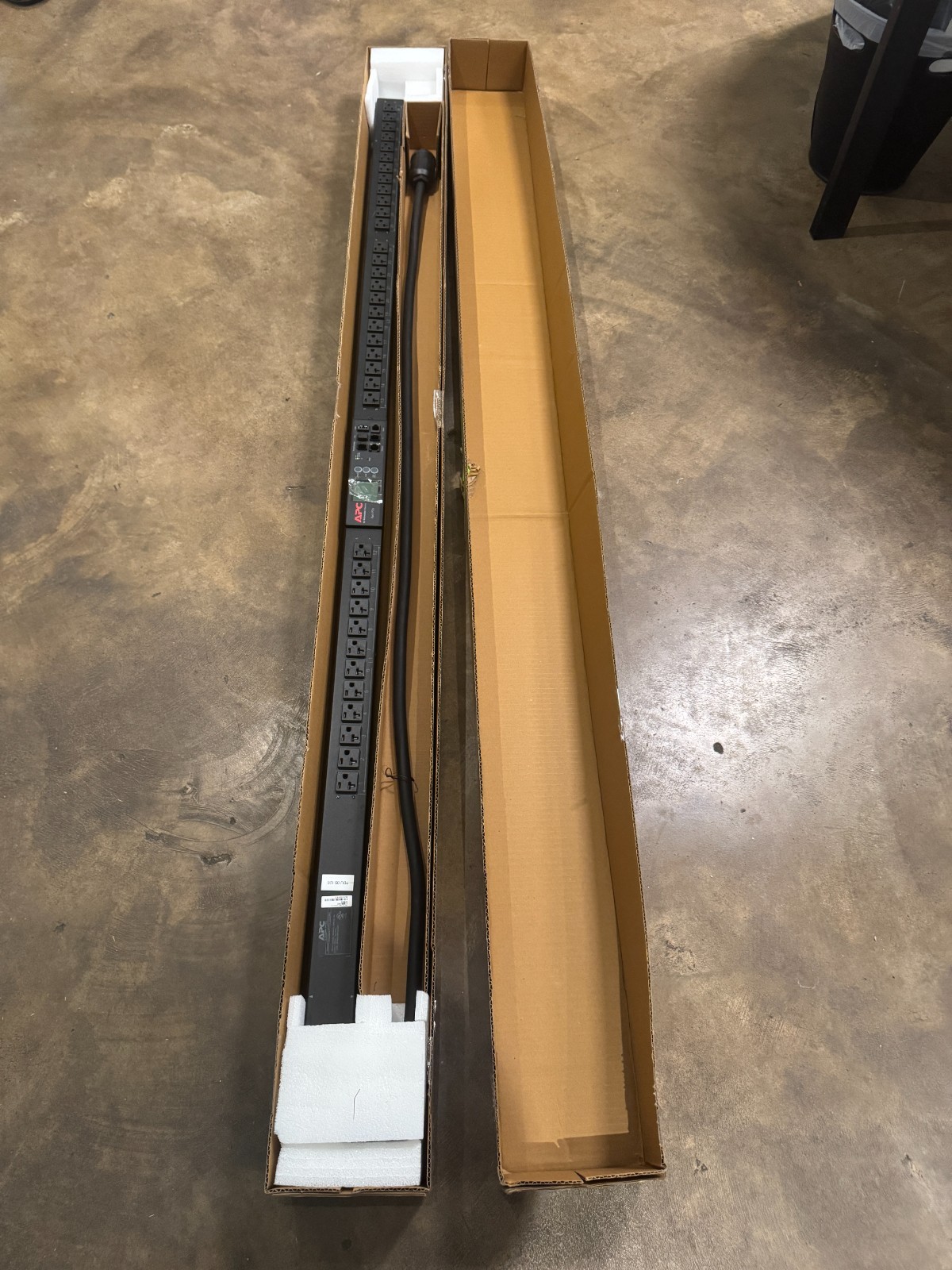 APC AP8862 Rack PDU 2G, Metered, Zero U, 20A 120/208V 3-Phase, (36) 5-20R. Qty