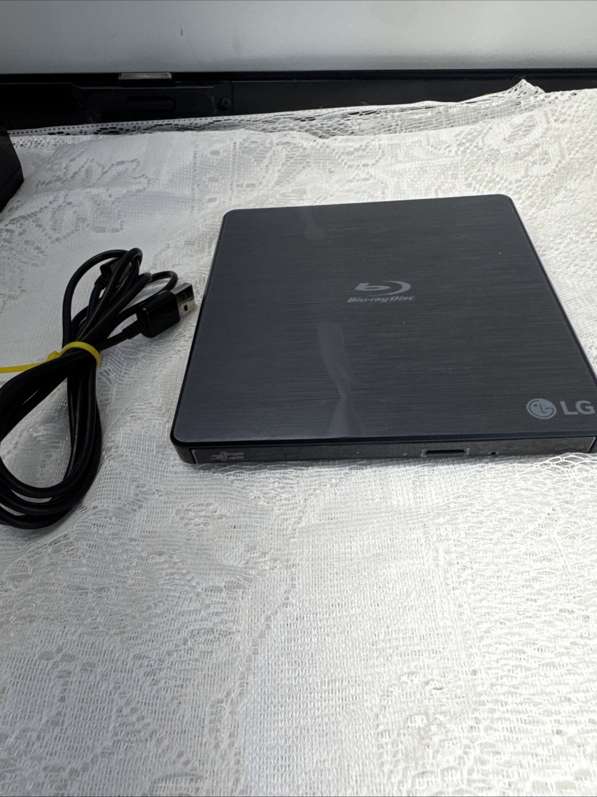 LG WP50NB40 Slim Portable Blu-Ray/DVD Writer.