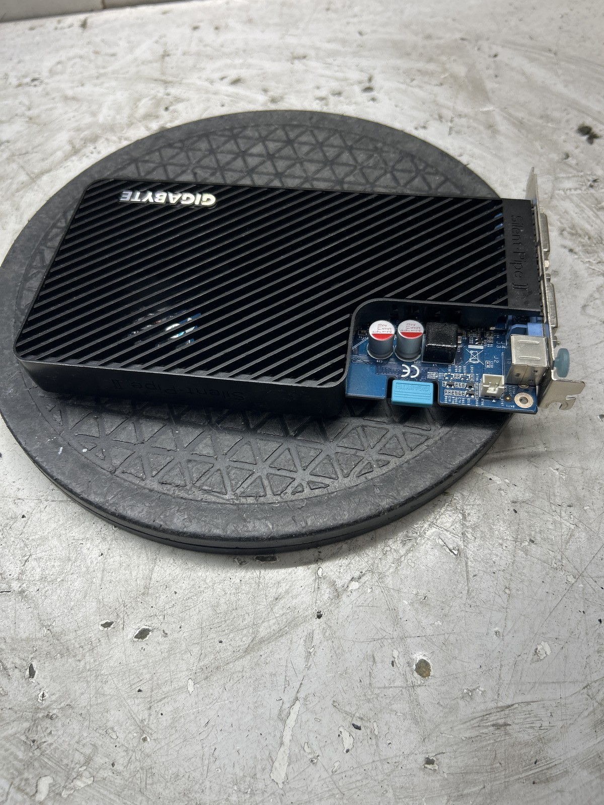 GIGABYTE NVIDIA GeForce 8600 GT GV-NX86T512H