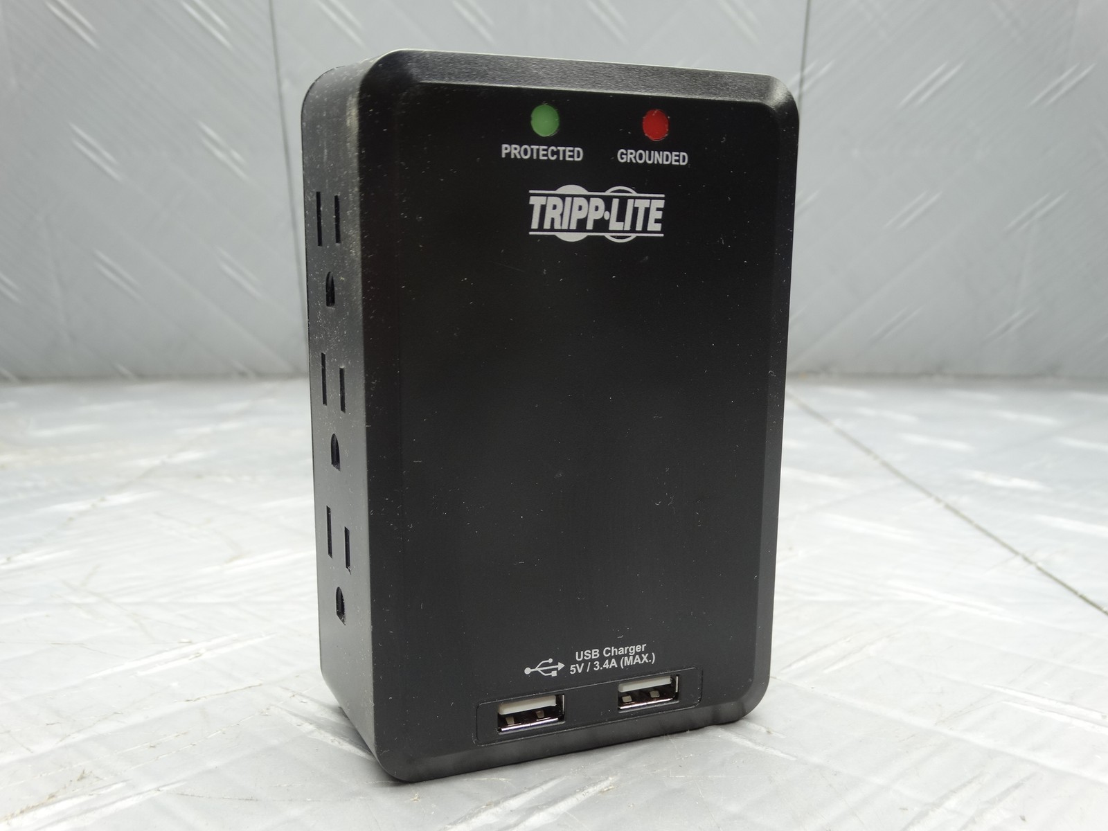 Tripp Lite Direct Plug-In Surge Protector Side Load 6 Outlet & 2 USB Ports