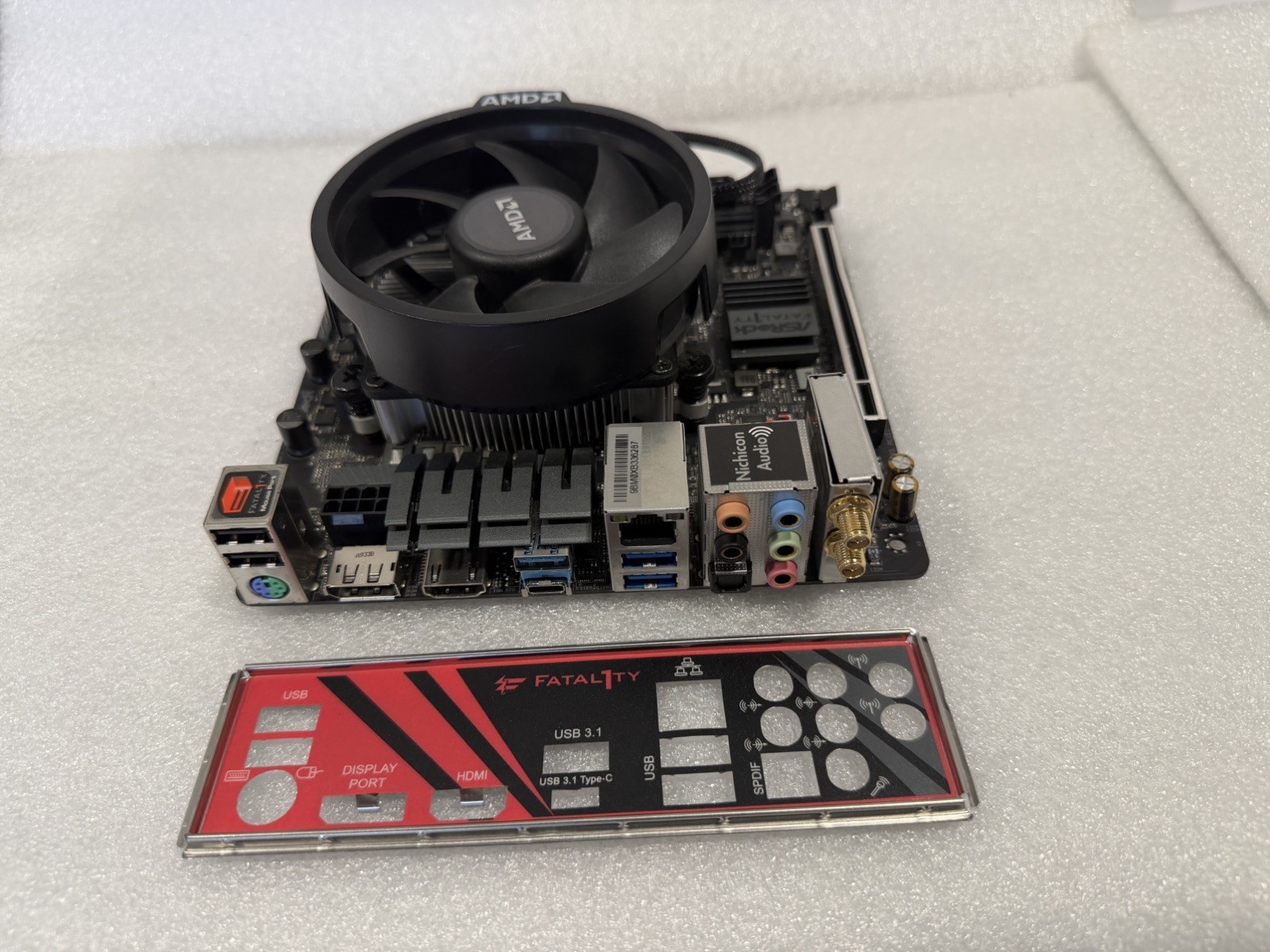 ASRock Fatal1ty B450 Gaming-ITX/ac Mini Motherboard W/ CPU AMD Ryzen 3 3200G, IO