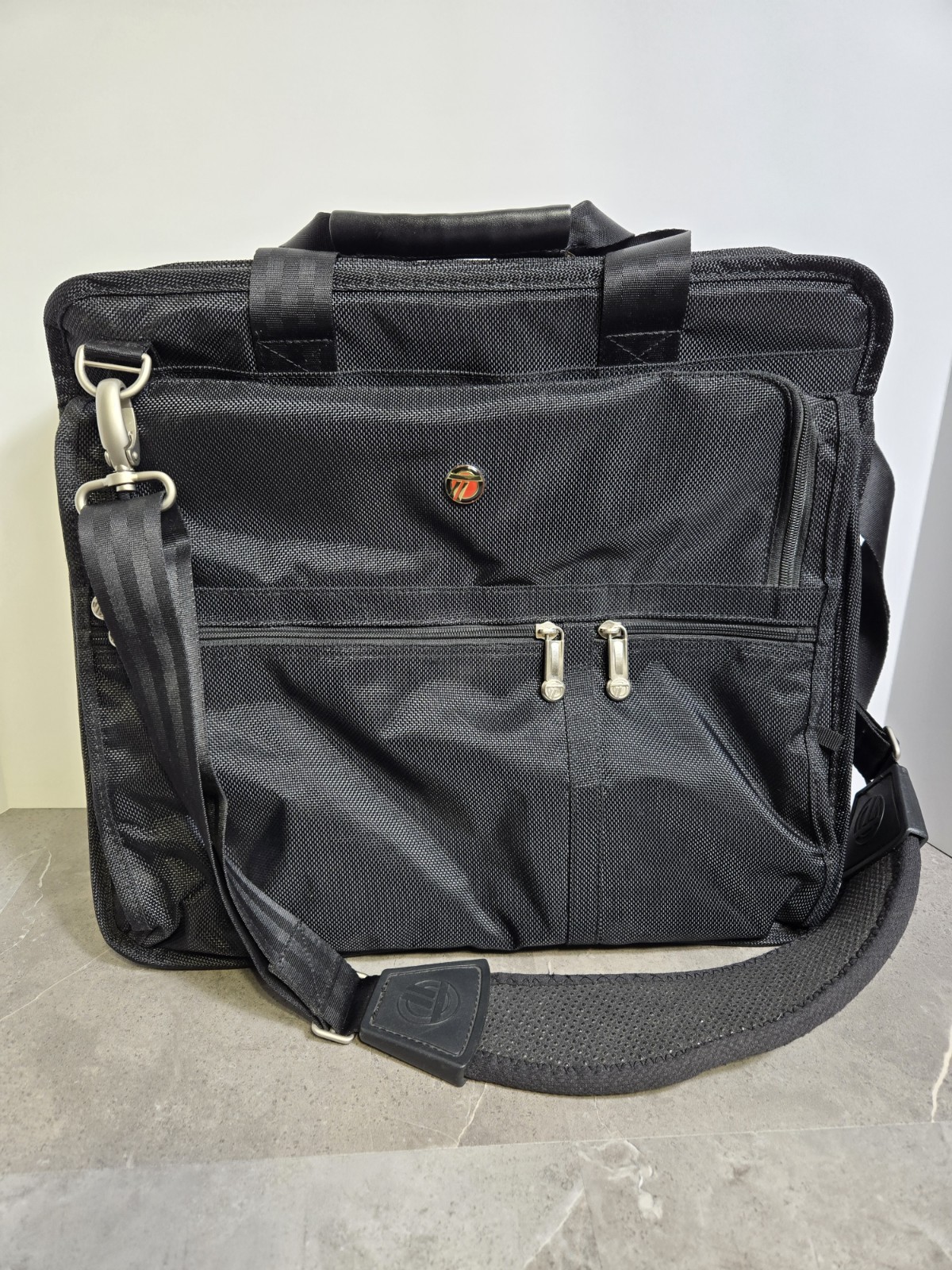 Targus Laptop Bag Black Canvas  Briefcase Messenger Case Fits 14in Laptop
