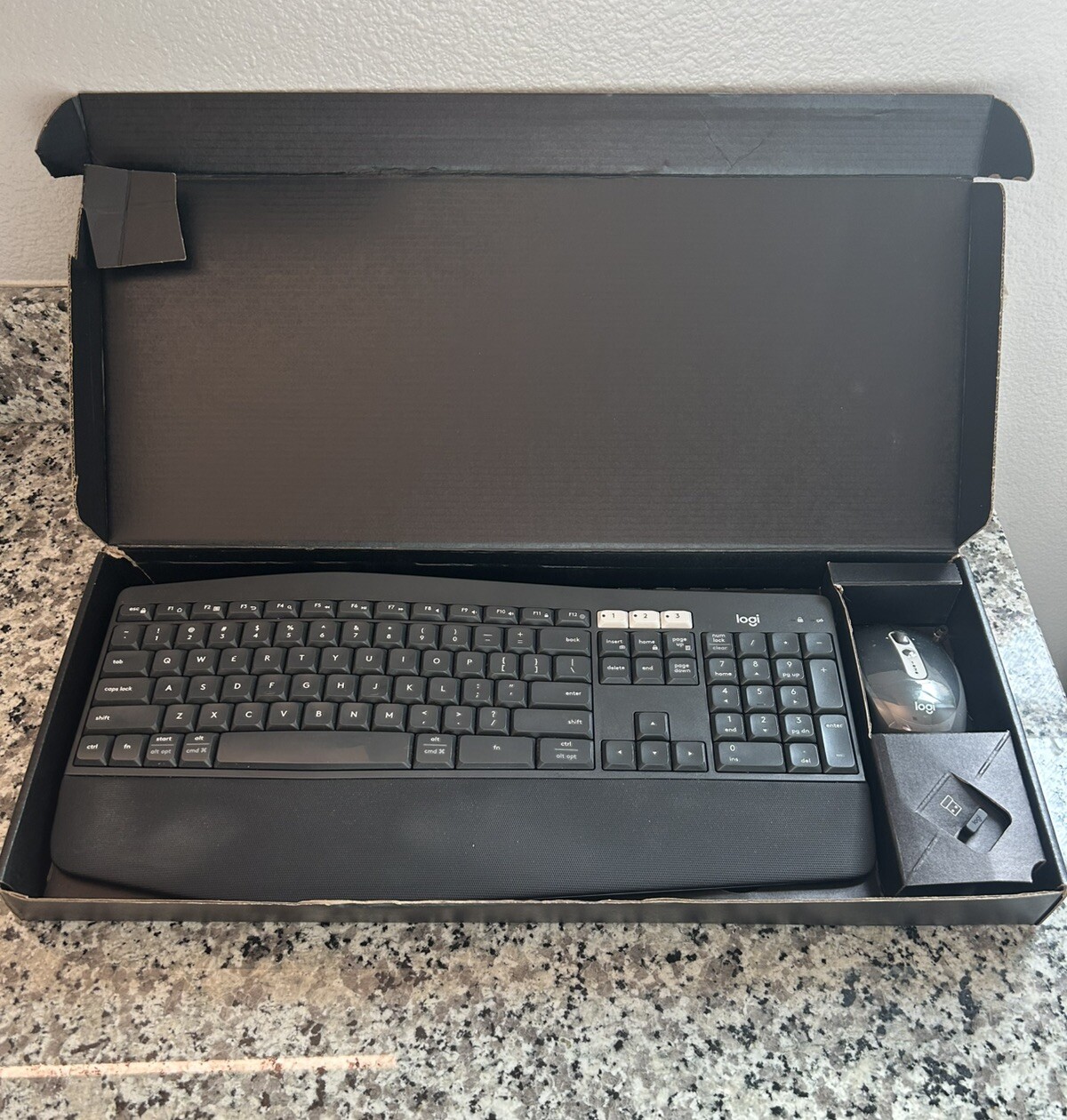 Logitech K850 Keyboard + Mouse + Dongle- Used Great Shape Clean Tested