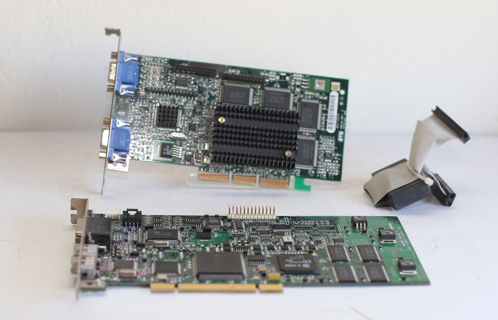 Matrox Millenium G 400 (906-04) Graphics Card - AGP + Matrox 895-03 - PCI - Video