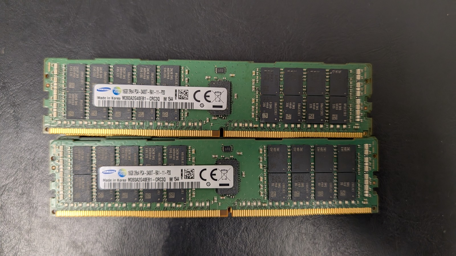 Samsung 16GB 288-pin RDIMM 2400MHz DDR4 RAM Module M393A2G40EB1-CRC3Q