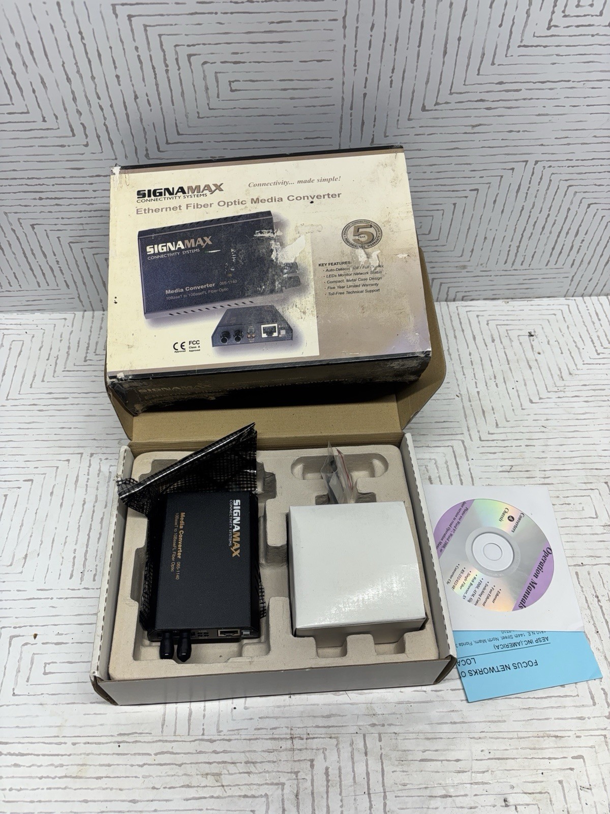 Signamax Fiber Optic Media Converter with Power Adapter (PN: 065-1140)