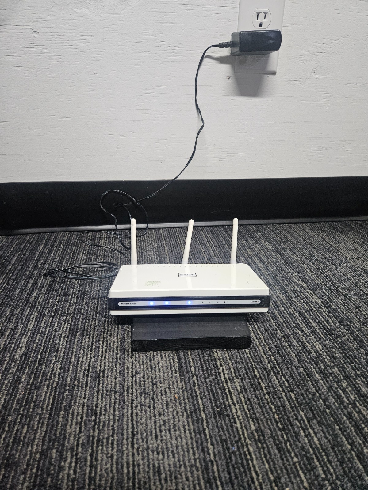 D-Link DIR-655 1-Port Gigabit Wireless N Router (DIR-655)
