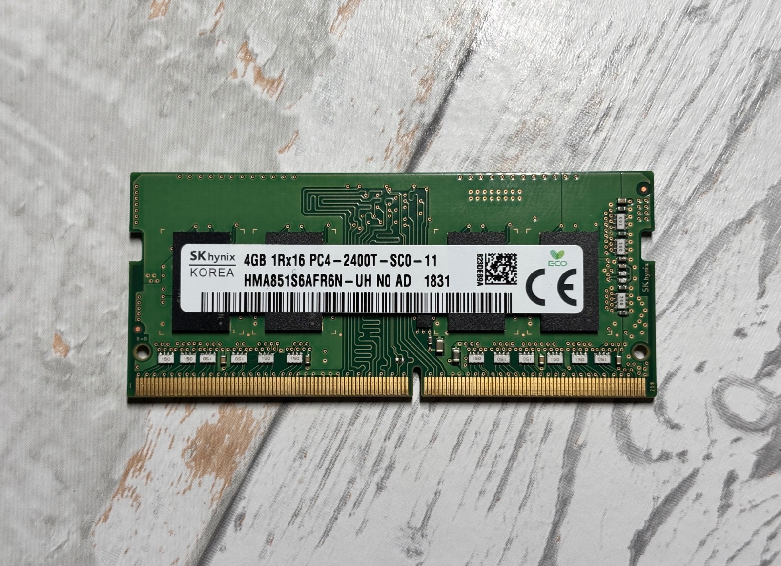 SK hynix 4GB DDR4-2400MHz PC4-2400T 1Rx16 SO-DIMM Laptop RAM HMA851S6AFR6N-UH