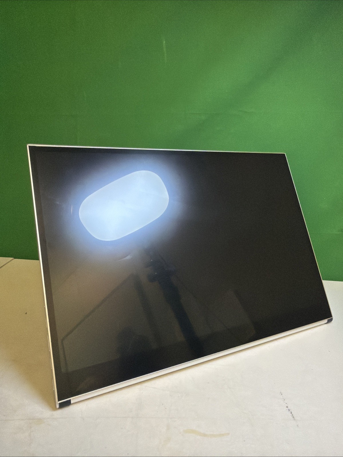 MageDok 14-inch 2K OLED Portable Monitor (Used)