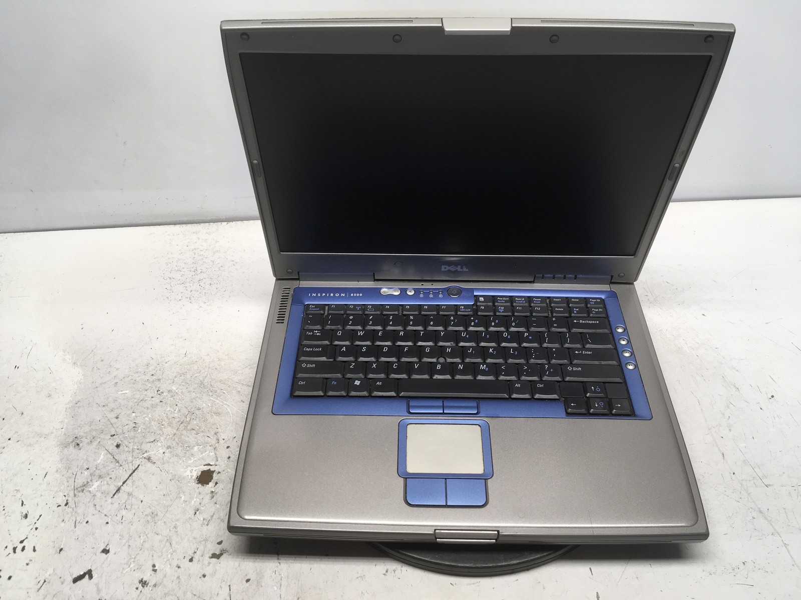 Dell Inspiron 8500 Intel Mobile Pentium 4 2.2GHz 512 MB NO HDD NO BATT