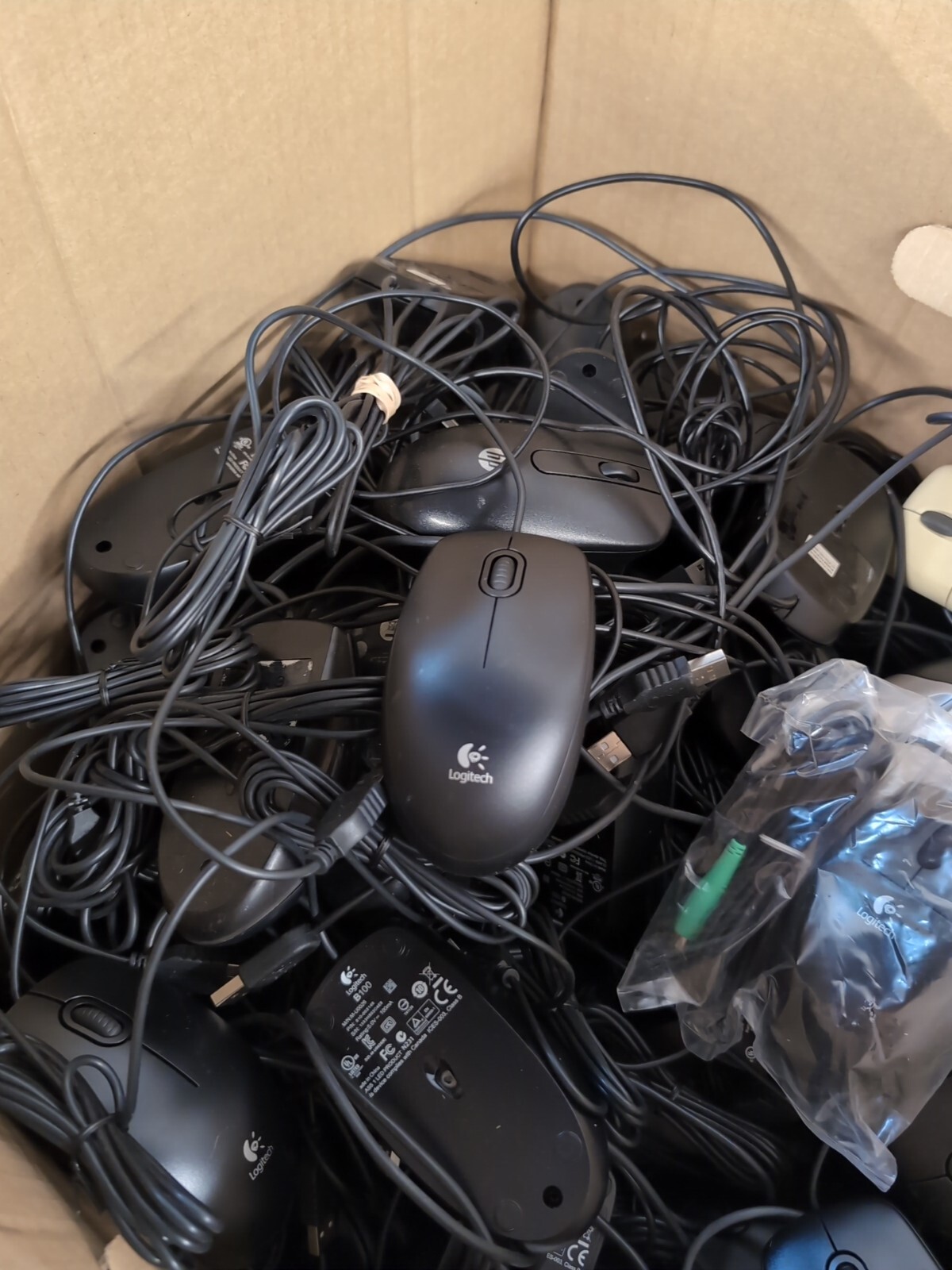 Lot Of 25 - Logitech B100 (910-001439) Optical USB Mouse