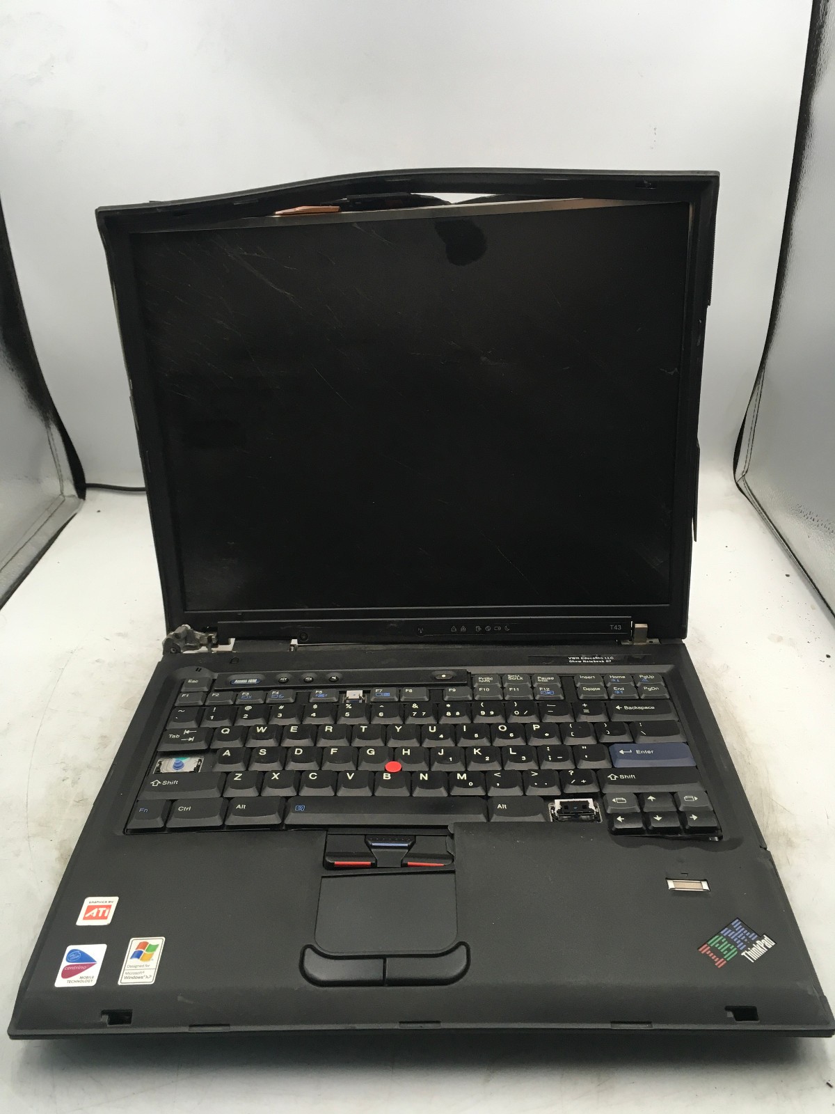 IBM THINKPAD T43 - FOR PARTS/REPAIR - INTEL CENTRINO - NO RAM - DAMAGED -READ-BB