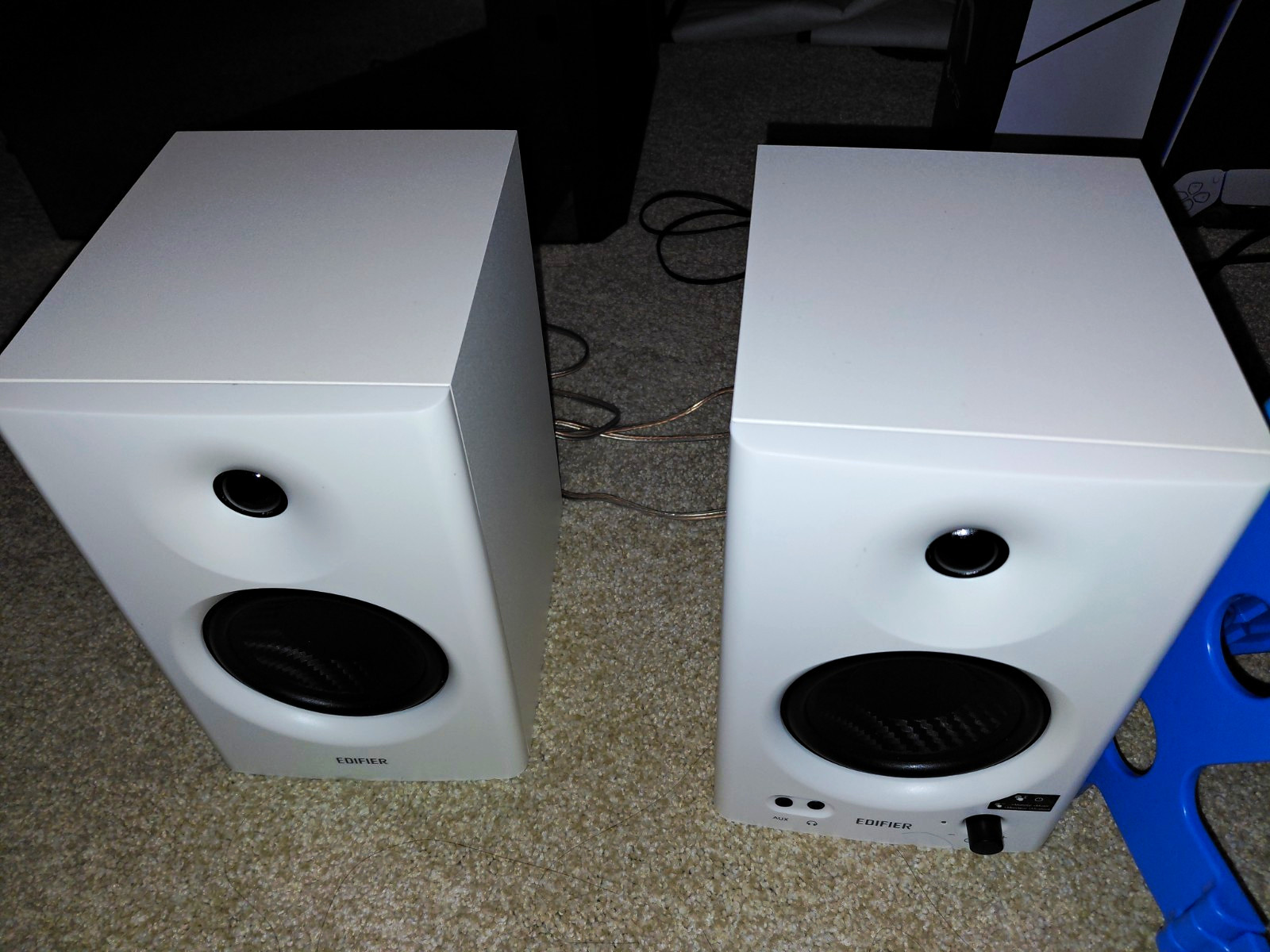 Edifier MR4 2.0 Channel Wired Computer Speakers White RCA AUX Inputs