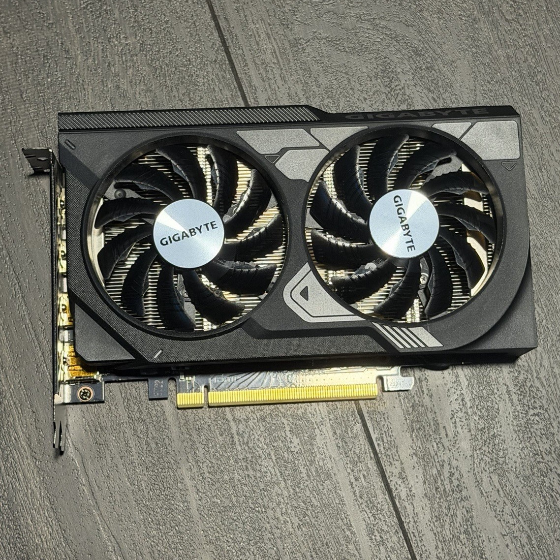 GIGABYTE NVIDIA GeForce RTX Dual Fan GPU HDMI/DisplayPort PCIe x16