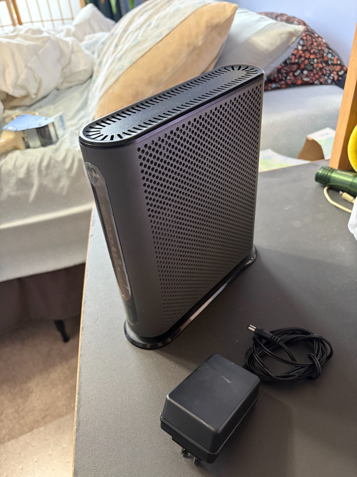 Motorola MG7700 AC1900 Dual-Band DOCSIS 3.0 Cable Modem WiFi Router w Power Cord