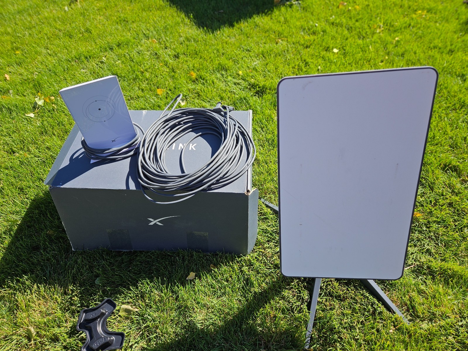 Starlink Satellite Dish Kit with Router - PN:  02533005
