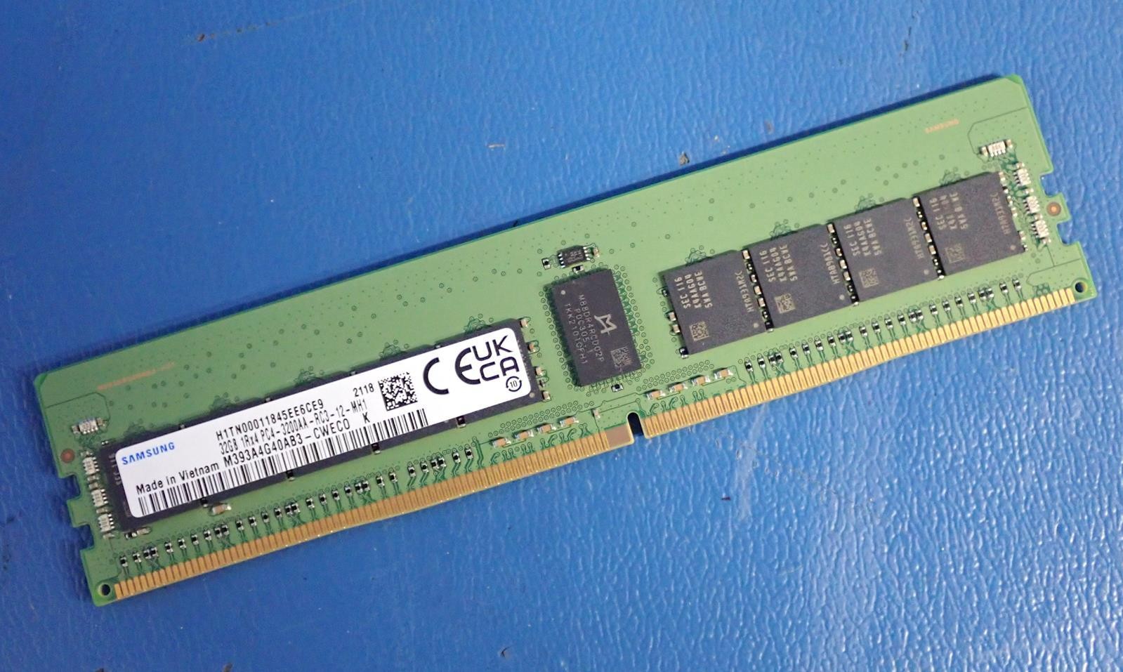 SAMSUNG M393A4G40AB3-CWE | 32.0GB 3200MHz / PC4-3200AA RDIMM Server RAM