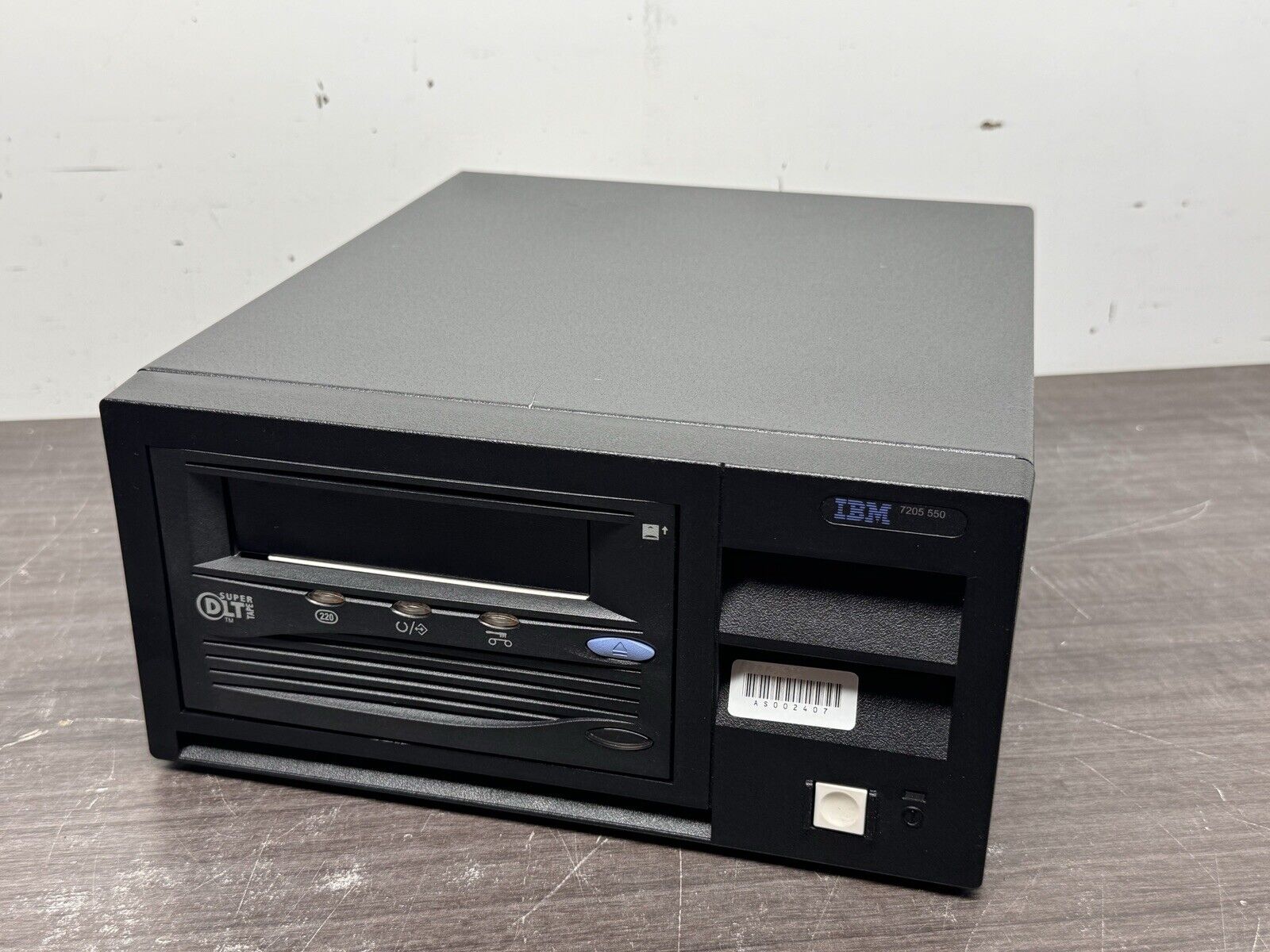 IBM SDLT320 External SCSI Tape Drive 7205-550 - M17