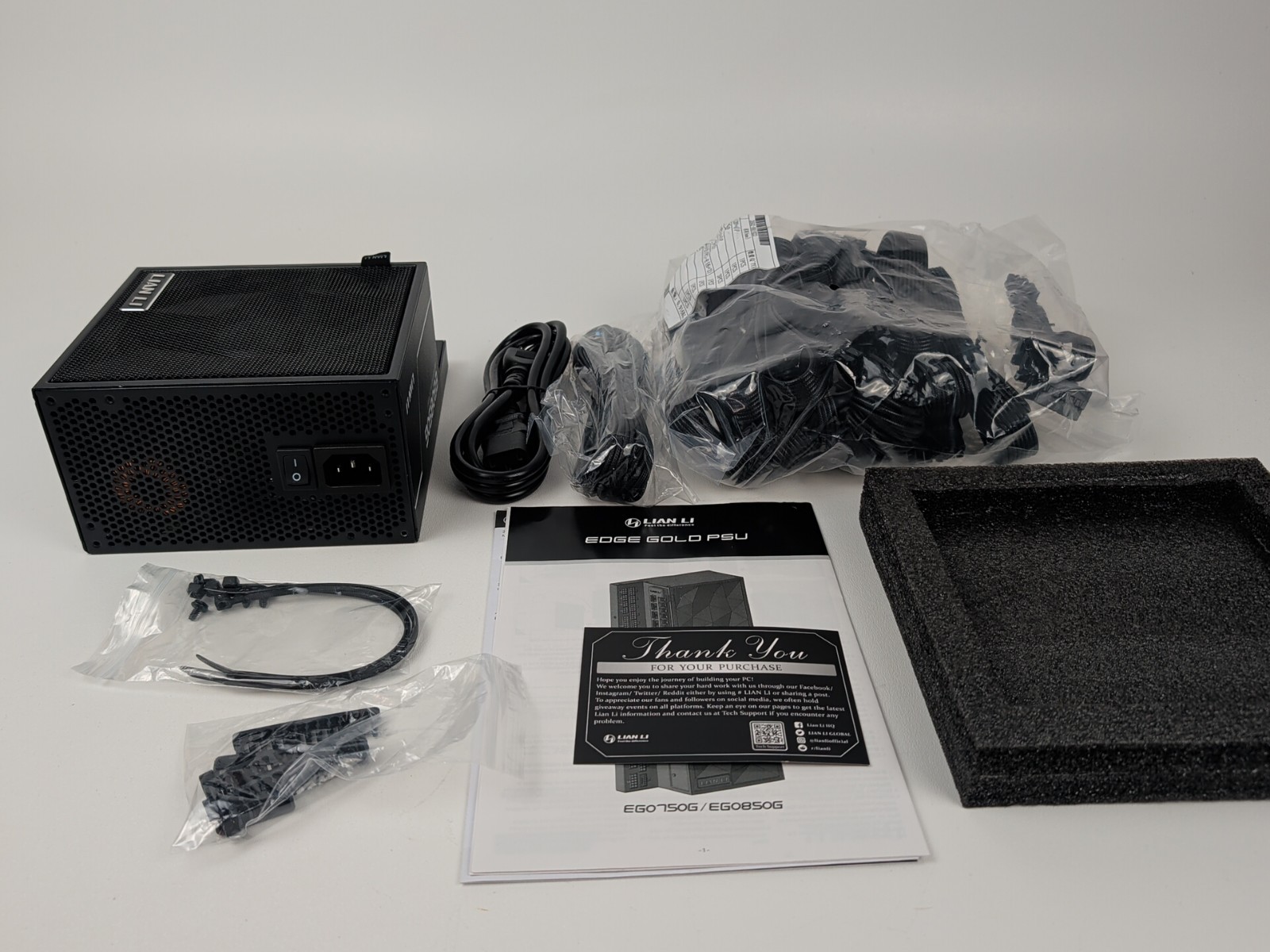 Lian Li Edge Series - 850W Full Modular Power Supply - Gold - ATX 3.1 - Black