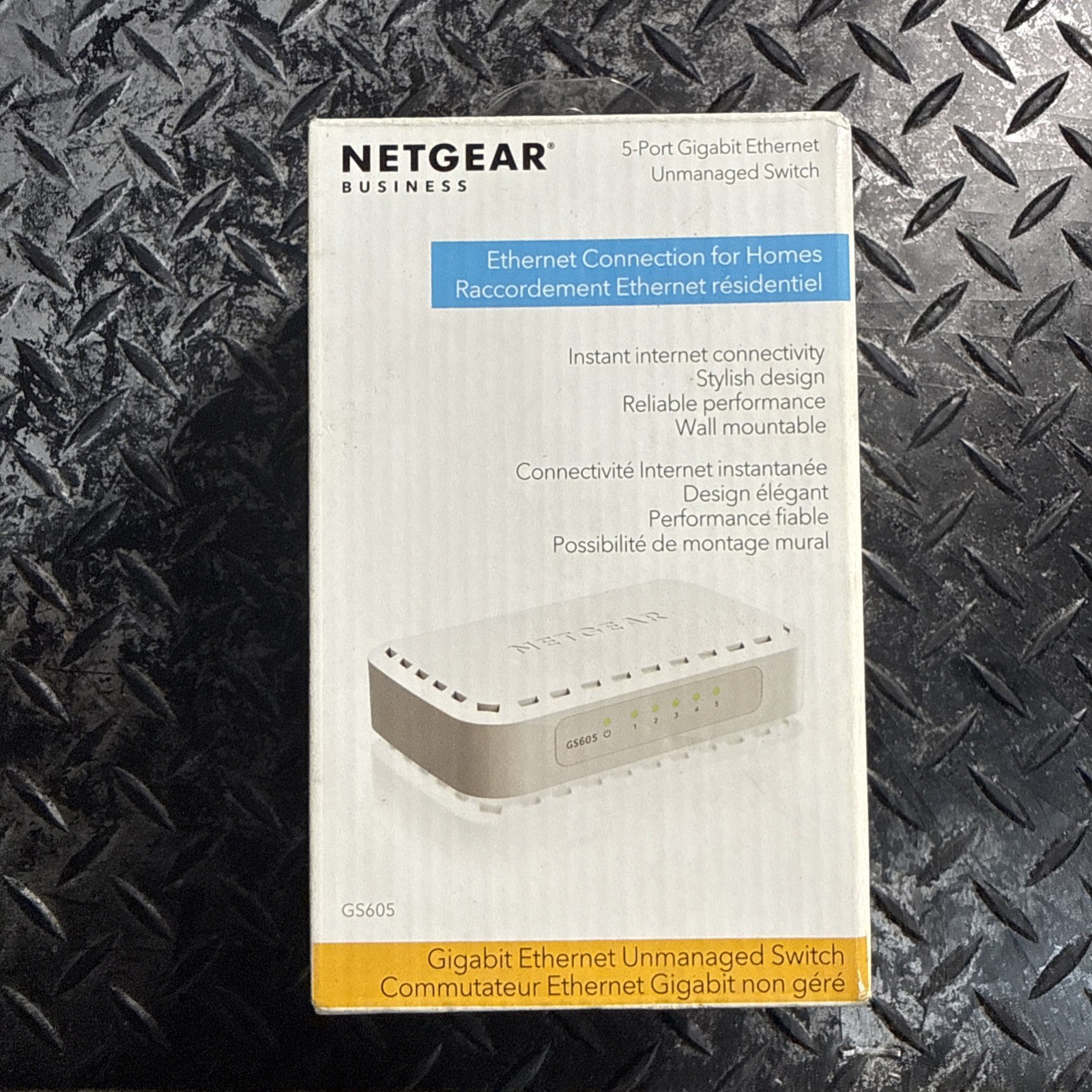 NETGEAR GS605NA 5 Port Gigabit Ethernet Switch w/ extra & longer ethernet cable