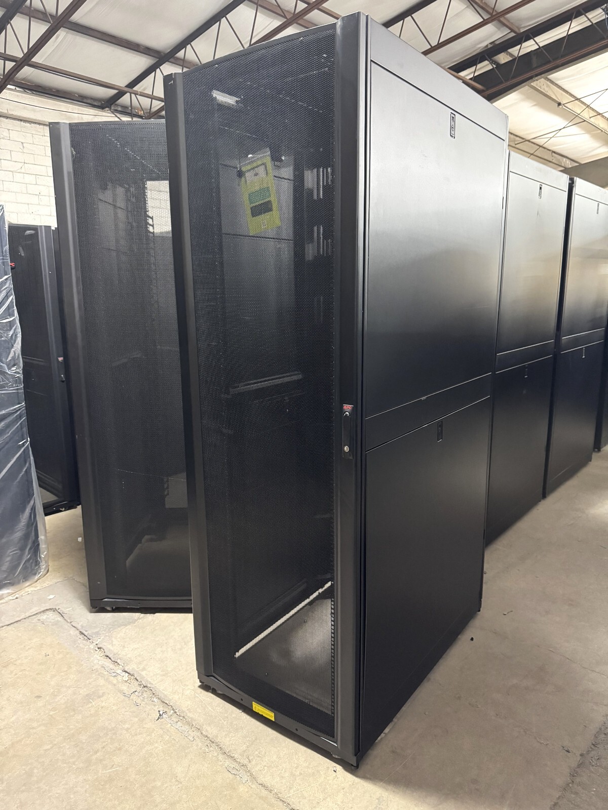 APC AR3357 48U SERVER RACK WIDE 750mm 19" RACKS 1200MM NETSHELTER SX ENCLOSURE