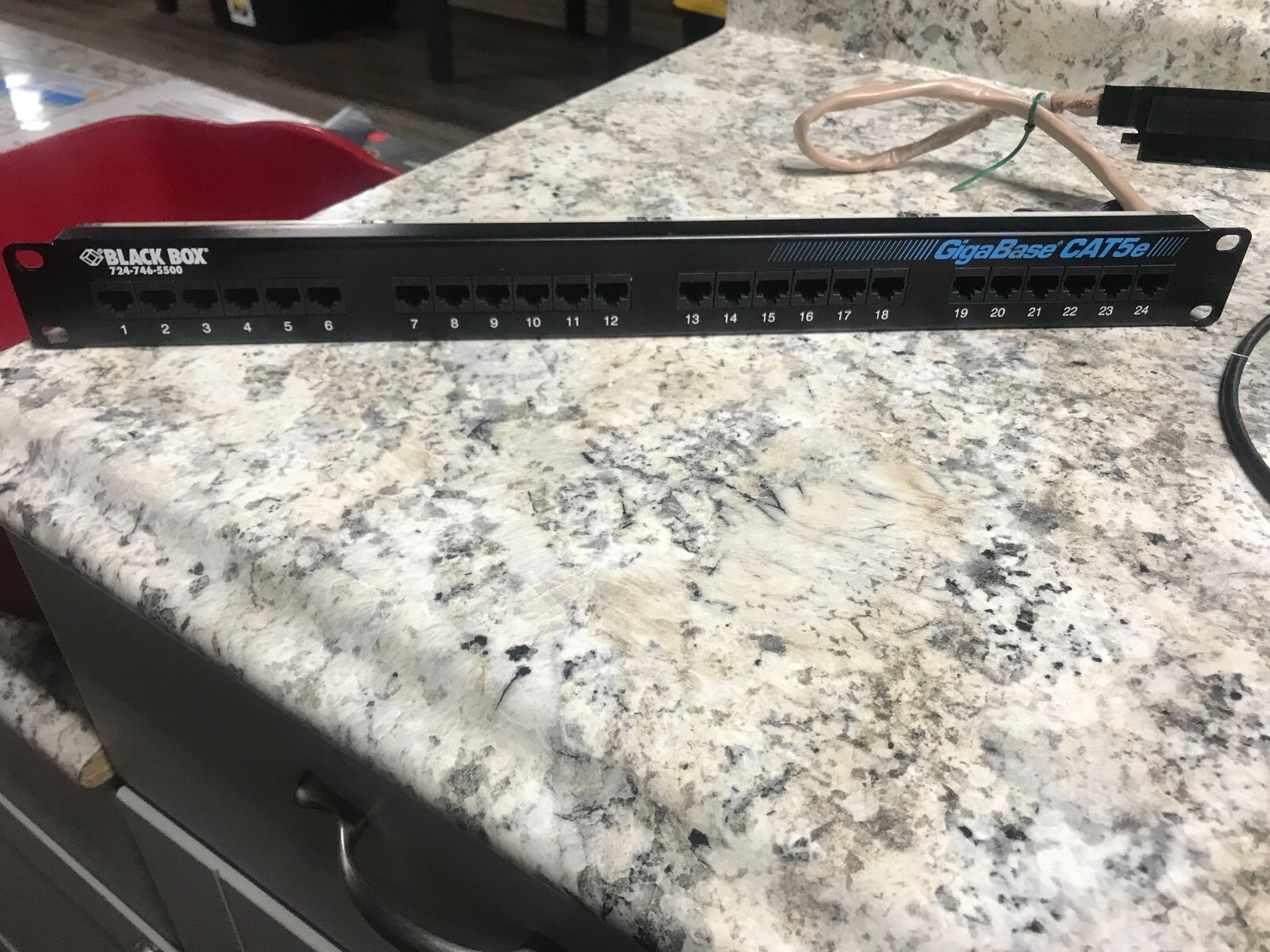 Black Box 724-746-5500 Rackmount Dual Speed Hub Network Patch Panel