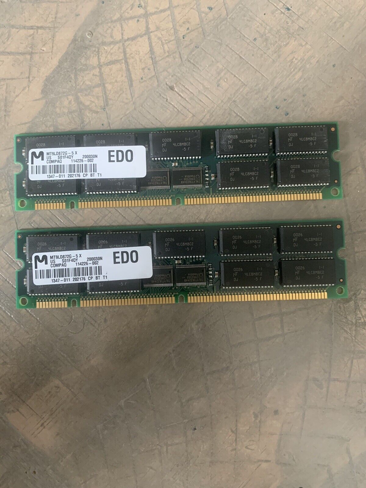 Lot of 2 Compaq MT9LD872G-5X, 64MB 168p 50ns Buffered EDO DIMM, NOS Ram