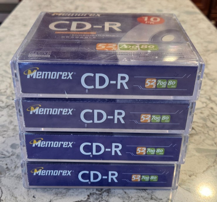 New Memorex CD-R  52X 700MB 80 min Hard Case with Sleeves Vintage Lot of 37
