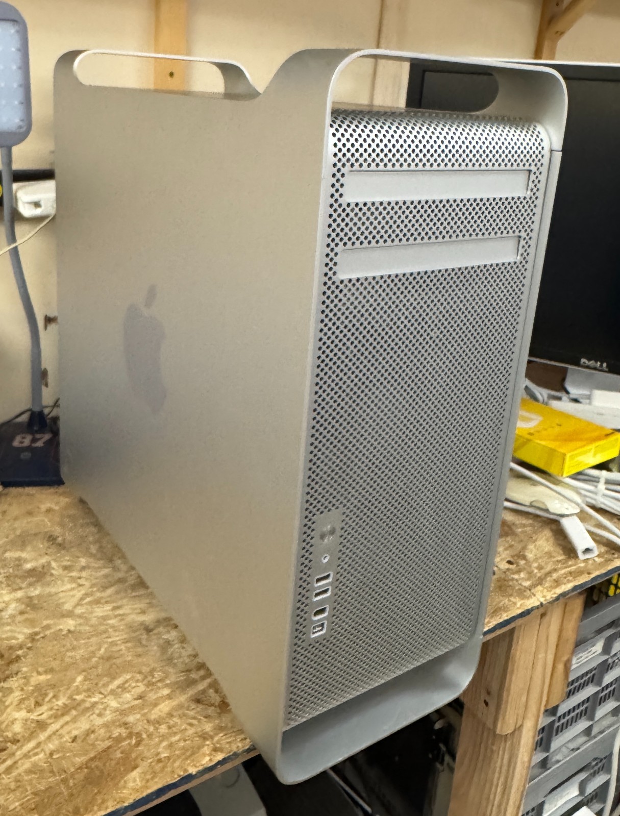 Apple Mac Pro (2,1) April 2007 2x 3GHz Quad-Core Intel Xeon (BTO/CTO) RARE