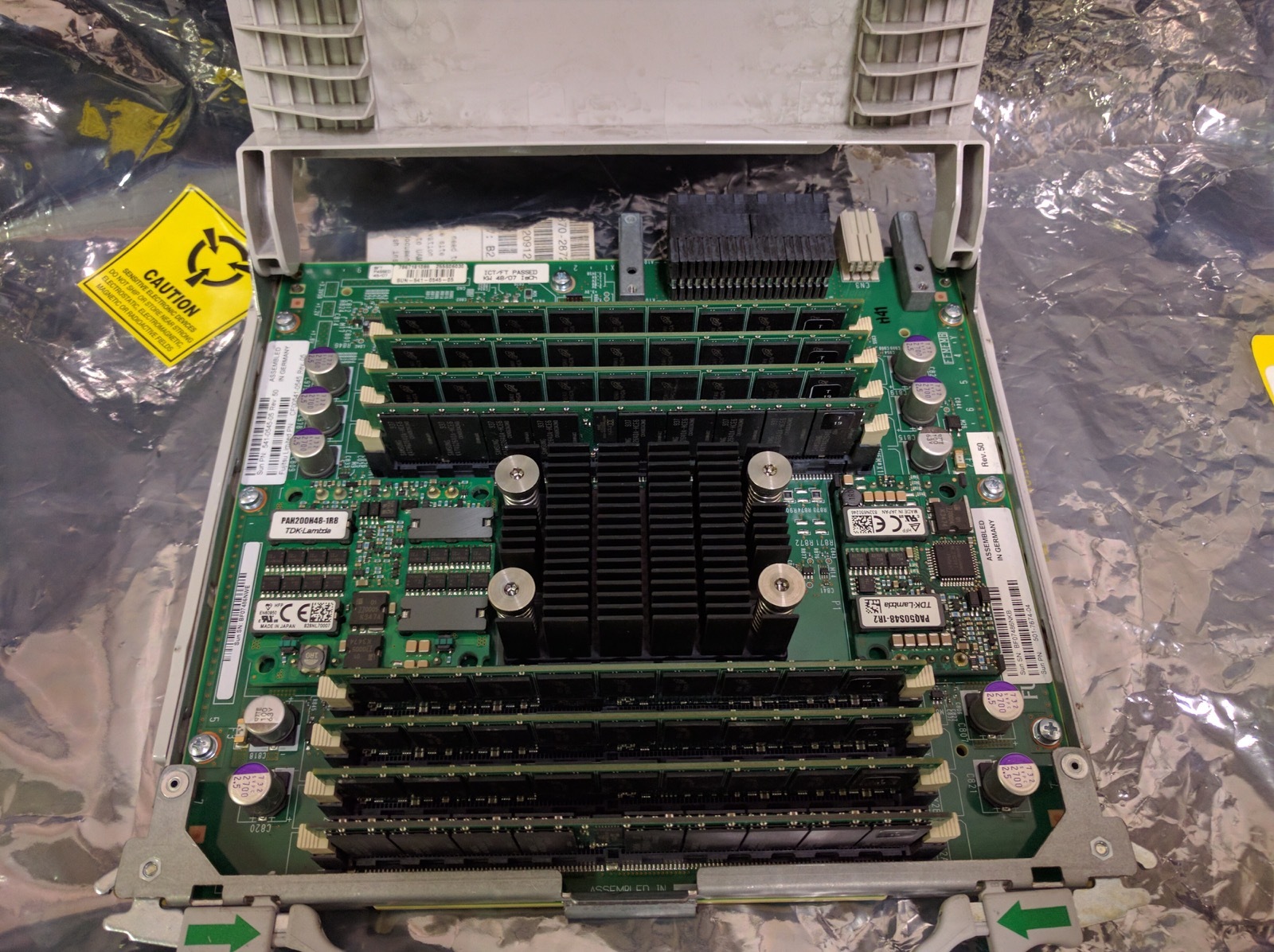SUN Fujitsu Oracle M4000 541-0545-05 Memory Carrier Board x8 8GB DDR2 RAM 64GB