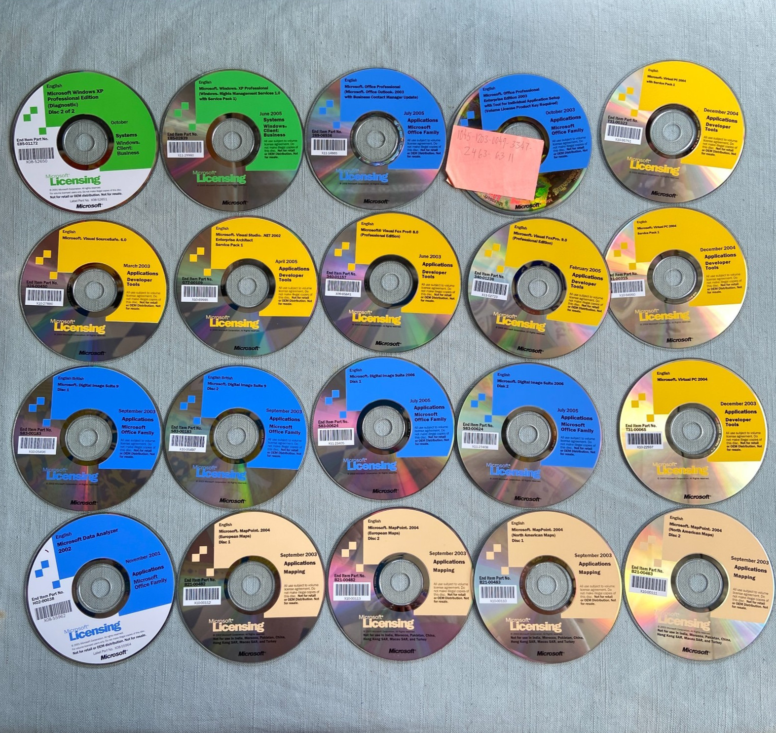Microsoft Licensing PC CD Software OS Windows XP Office Visual Foxpro Sourcesafe