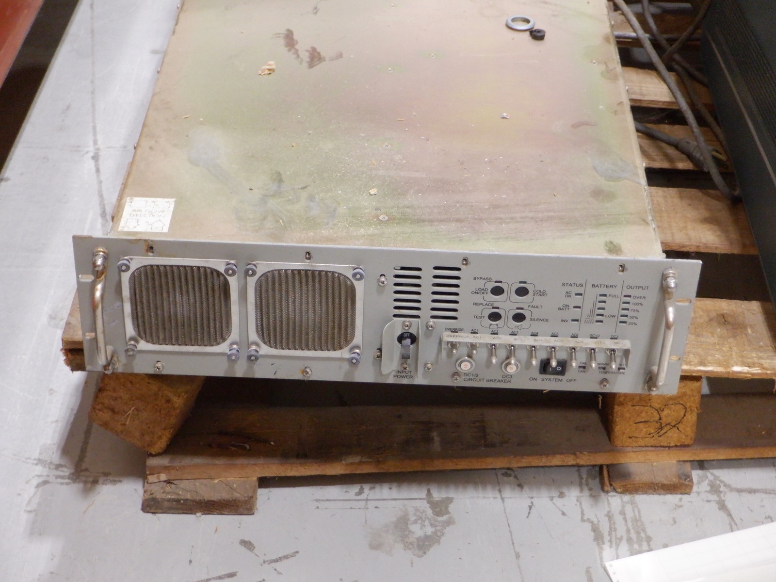 RACK-MOUNT UNINTERRUPTIBLE POWER SUPPLY