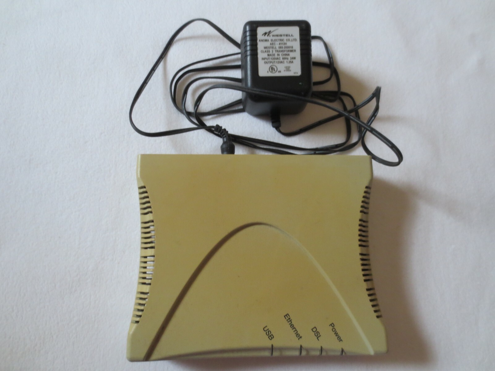 Router Westell Model 2200  Used. Works 