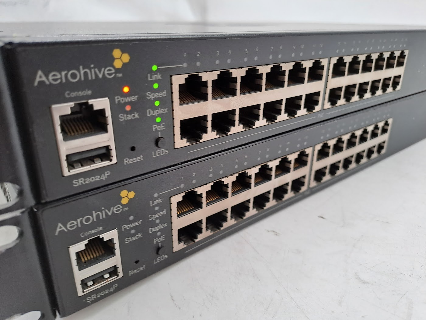 2x Aerohive AH-SR2024P 24-Port PoE+ RJ-45 GE Switch 4x 1G SFP Ports + Rack Ears
