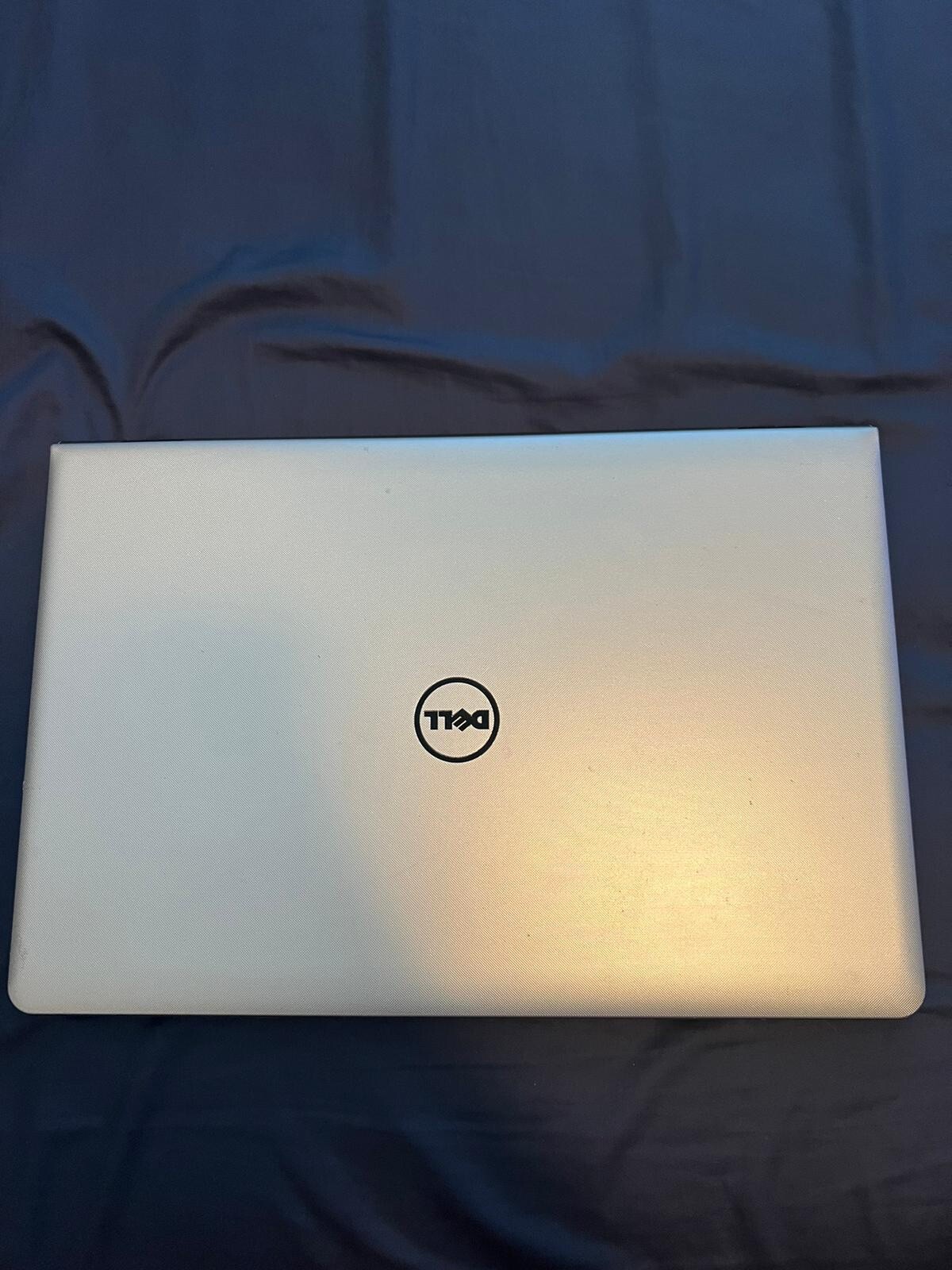 Dell Inspiration 17’3 AMD 8 Series