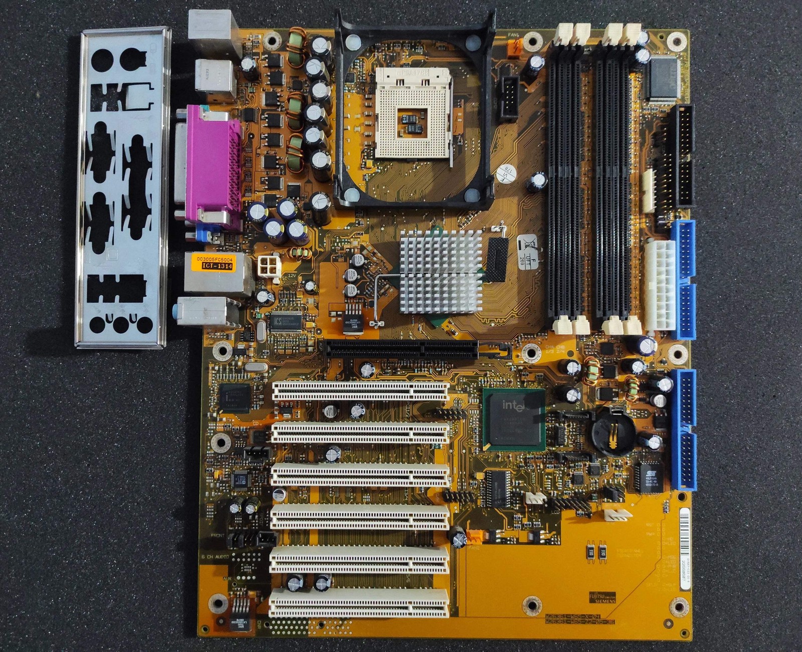 Fujitsu Siemens D1567-C33 GS6 W26361-W65-X-04, W26361-W65-Z2-05-36 Socket 478 mo