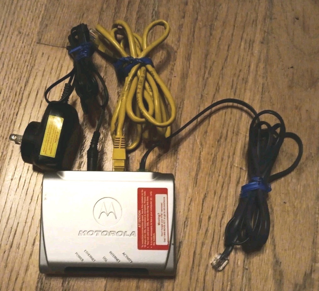 Motorola E141744 Class B Home/Office Router Silver With 12vac Power Supply A+