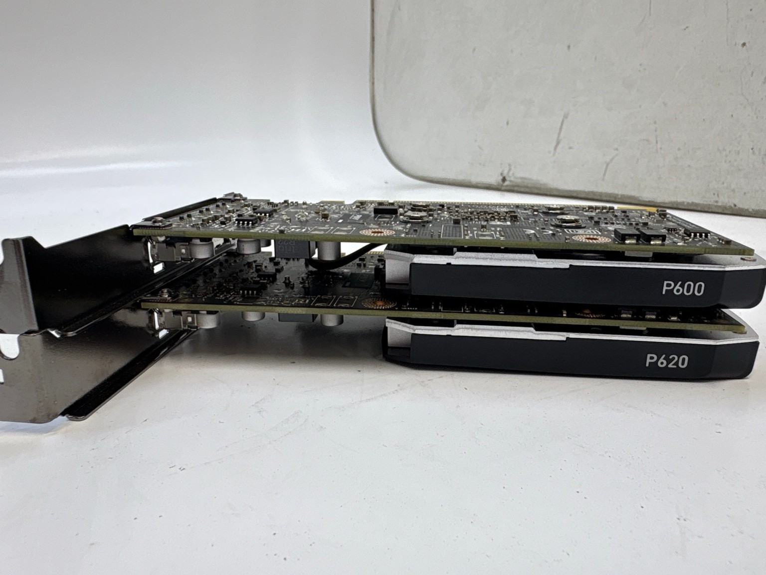 LOT OF 2 NVIDIA Quadro P600 + P620 2GB GDDR5 4x Mini DisplayPort Tested T8E11