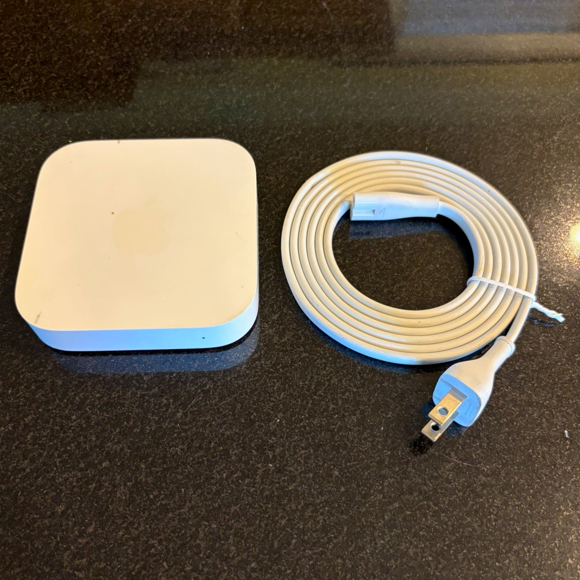Apple A1392 AirPort Express Wireless Router/Base Station White w/ Power Cable