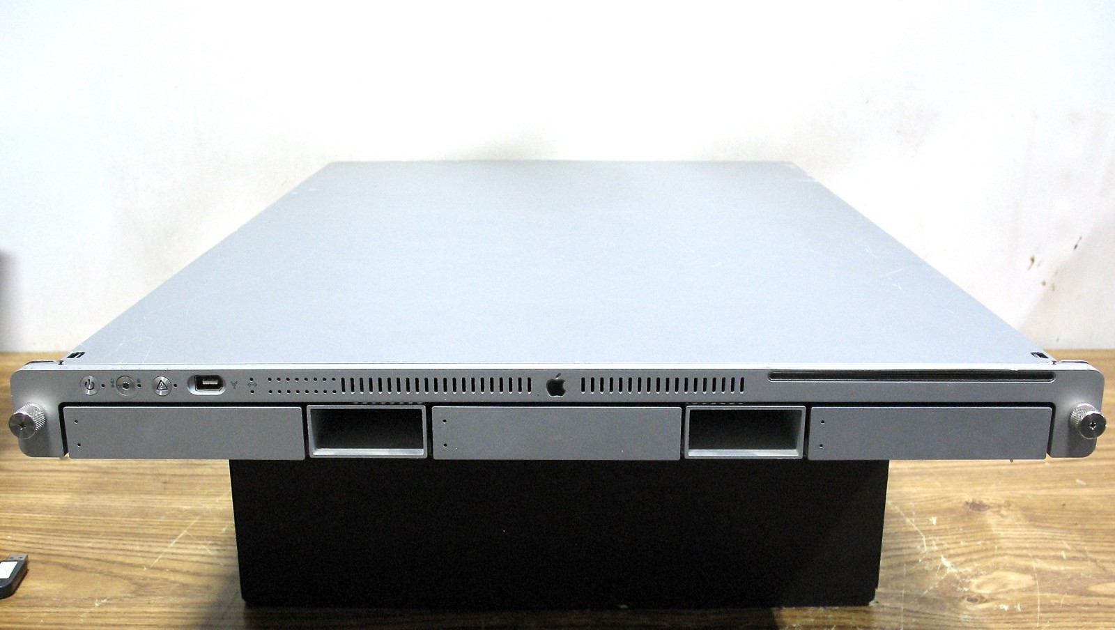 Apple Xserve 2.0 GHz Dual G5 3x 1.0 TB HD 8.0 GB RAM ComboDrive RAID Card