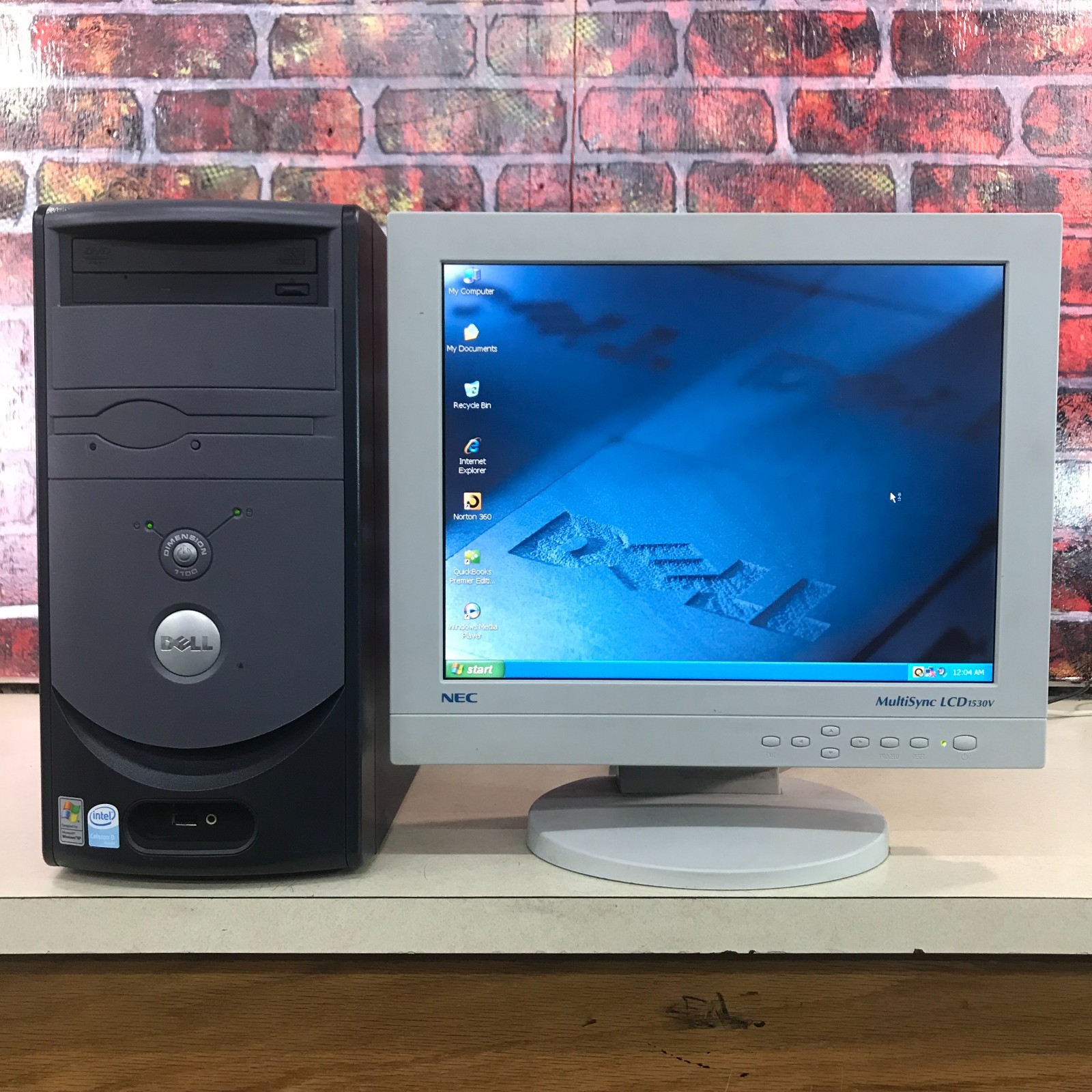 Dell Dimension 1100 PC Retro Gaming Celeron 2.53GHz 1.25GB RAM (Windows XP Pro)