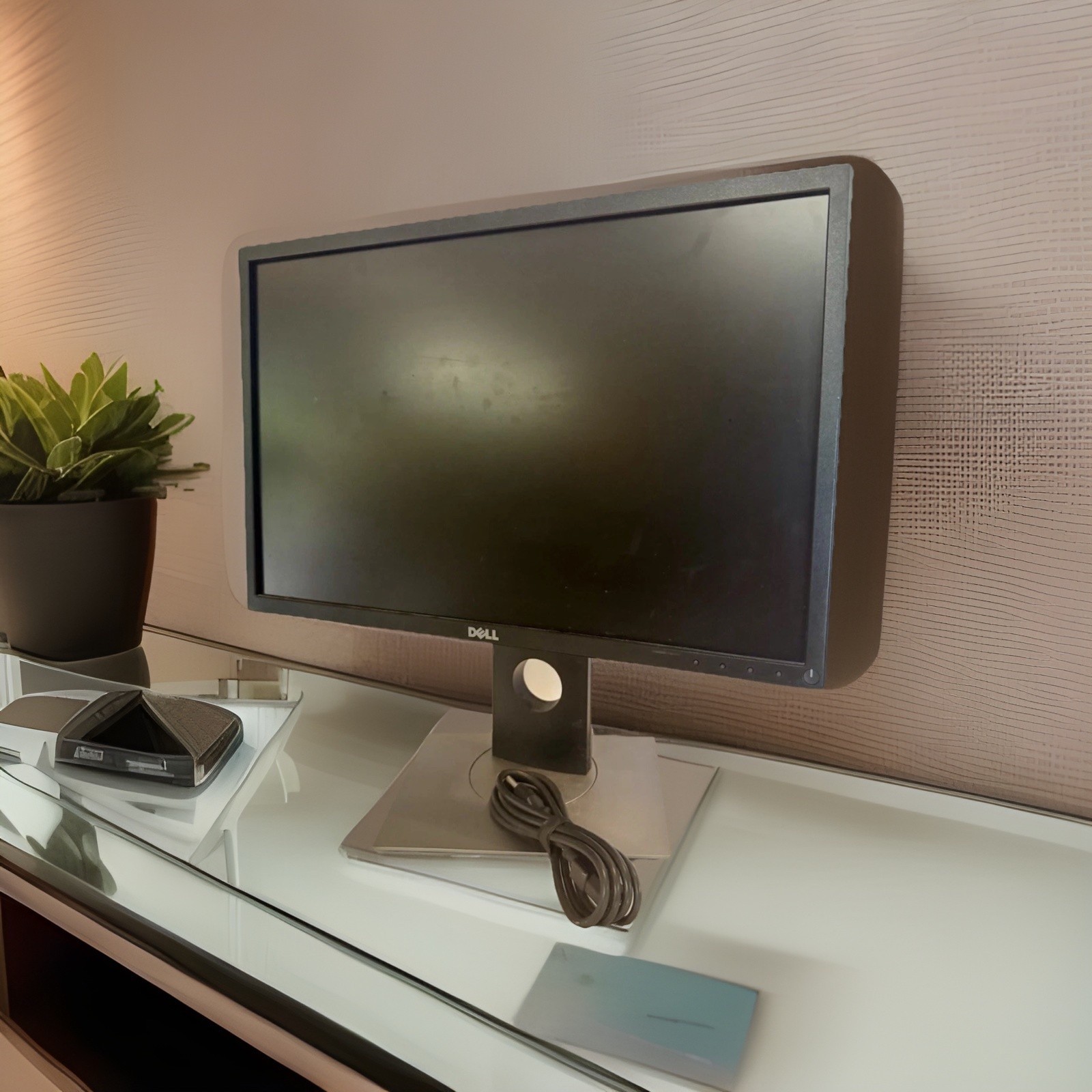 Dell P2217 22” IPS LCD Monitor 16:10 HDMI DisplayPort VGA Fully Adjustable Stand