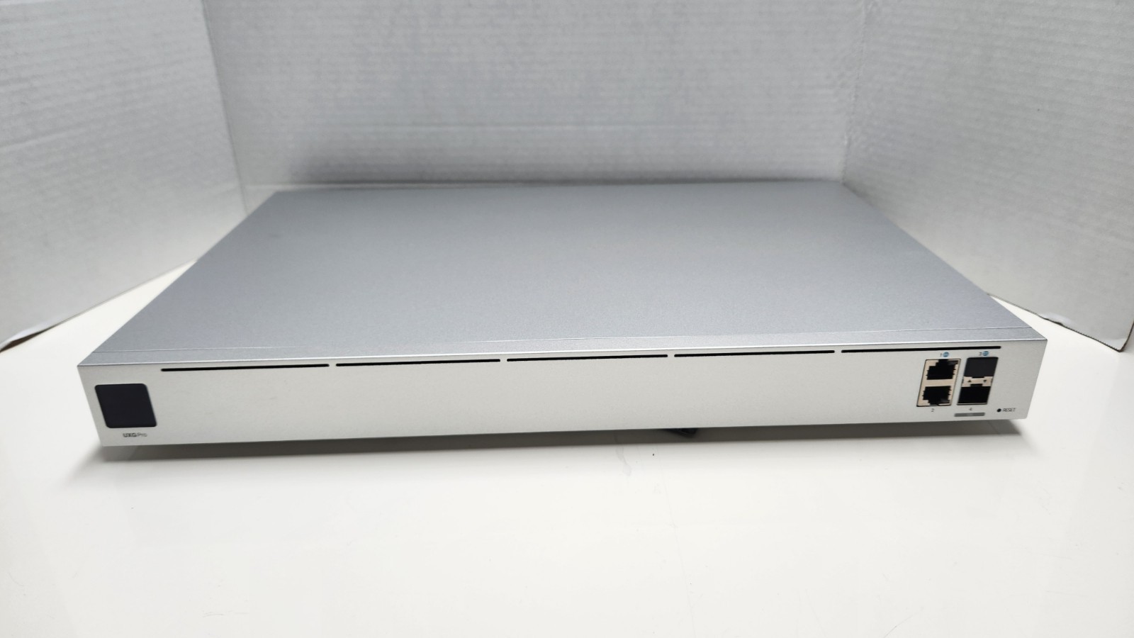 Ubiquiti UniFi UXG-Pro Network Security Gateway – FOR PARTS OR REPAIR